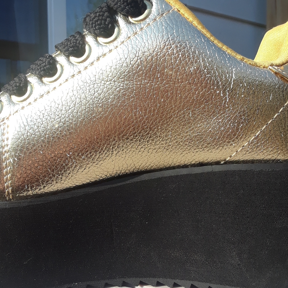 Shoes - Picture 6 of 7